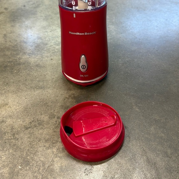 Hamilton Beach 51101R Single Serve Blender Red Personal Smoothie Shake Mixer - Picture 2 of 8
